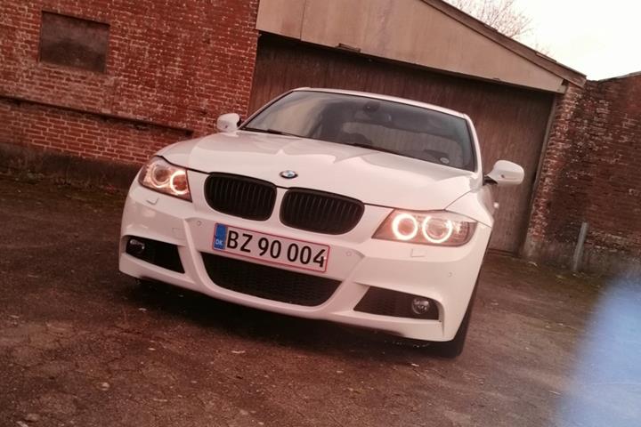 Hvid BMW 320d fra 2011
