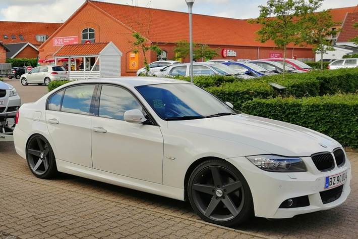 Hvid BMW 320d fra 2011