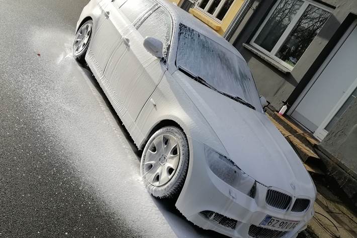 Hvid BMW 320d fra 2011