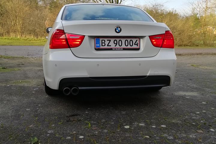 Hvid BMW 320d fra 2011