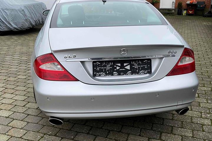 Sølv Mercedes CLS500 fra 2005