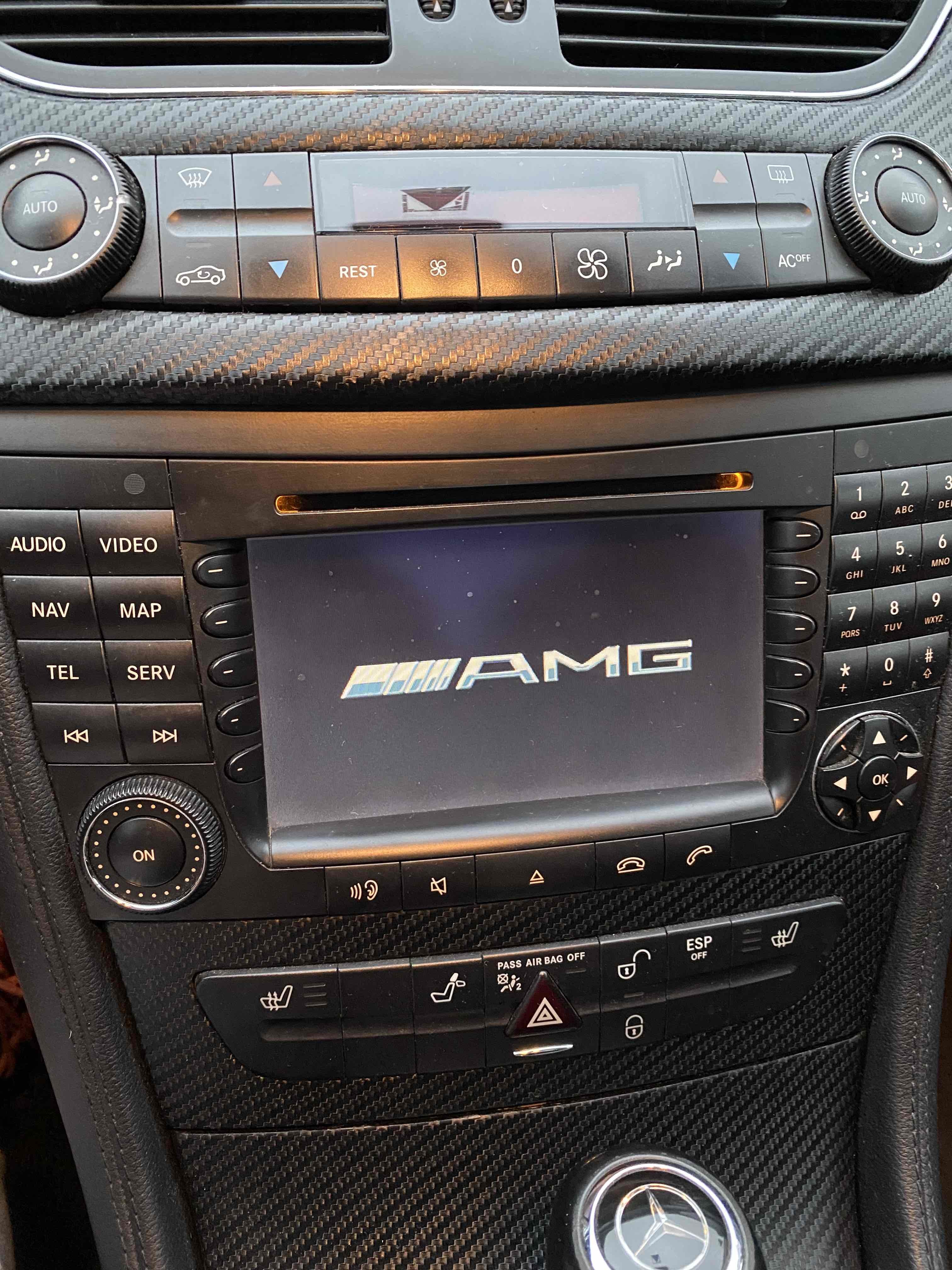 Sølv Mercedes CLS500 fra 2005