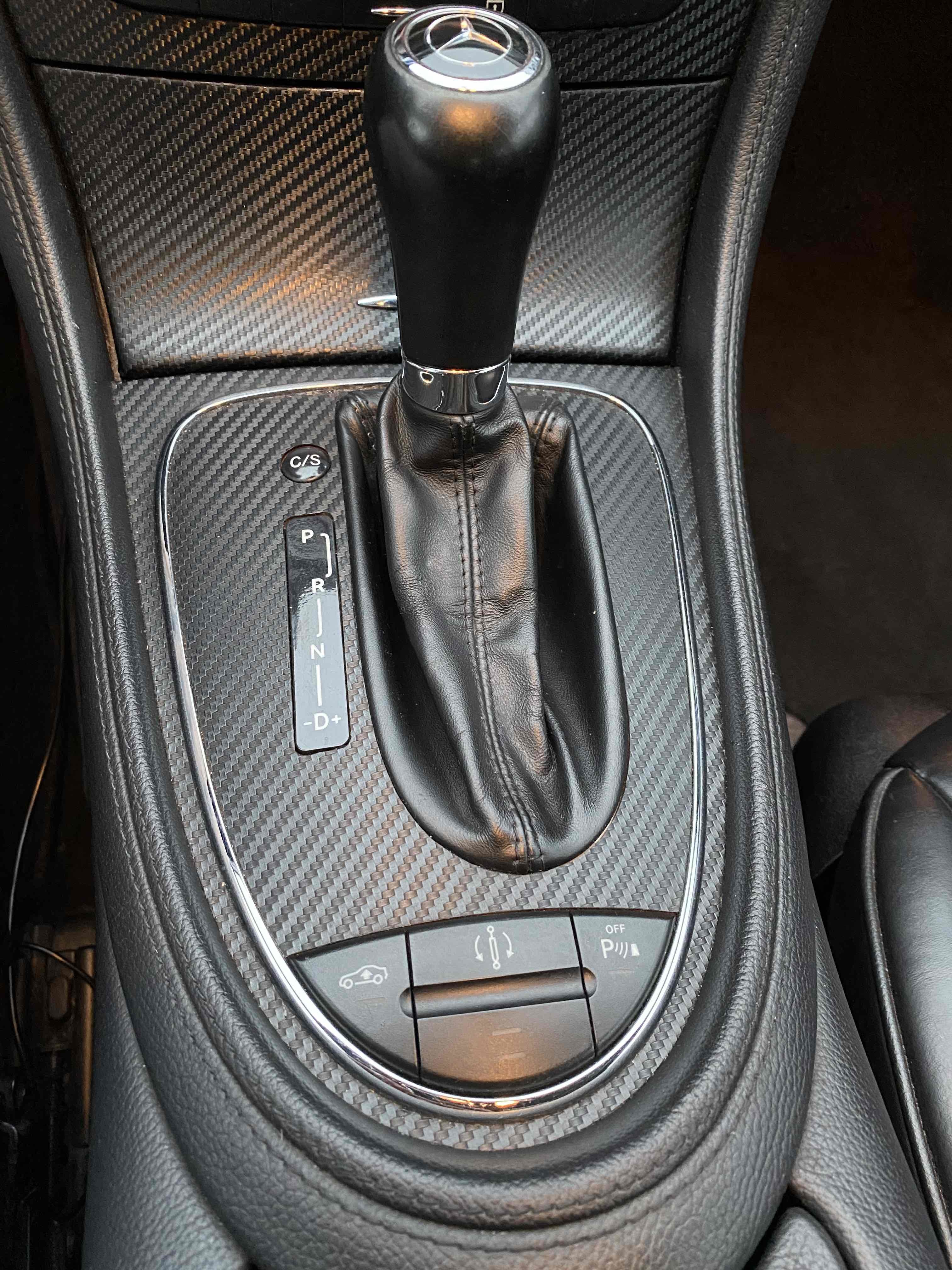 Sølv Mercedes CLS500 fra 2005