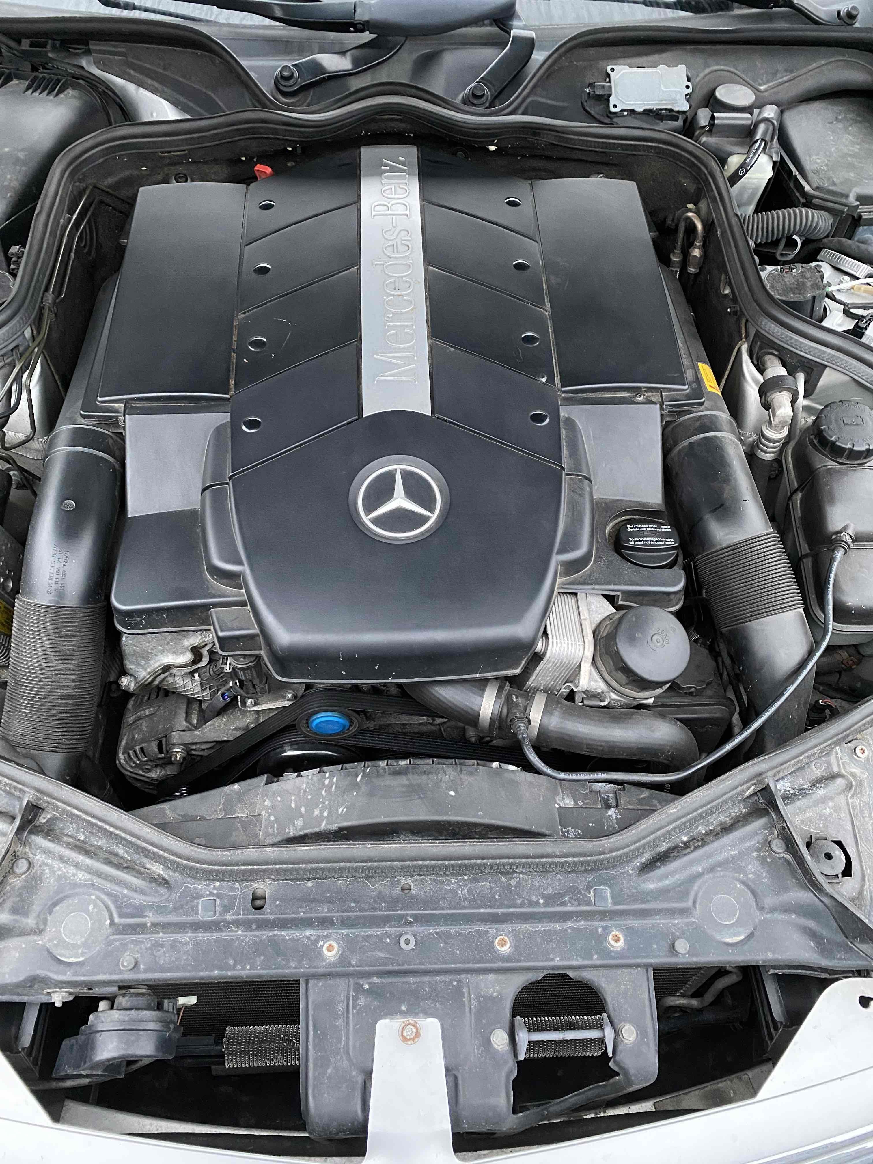 Sølv Mercedes CLS500 fra 2005