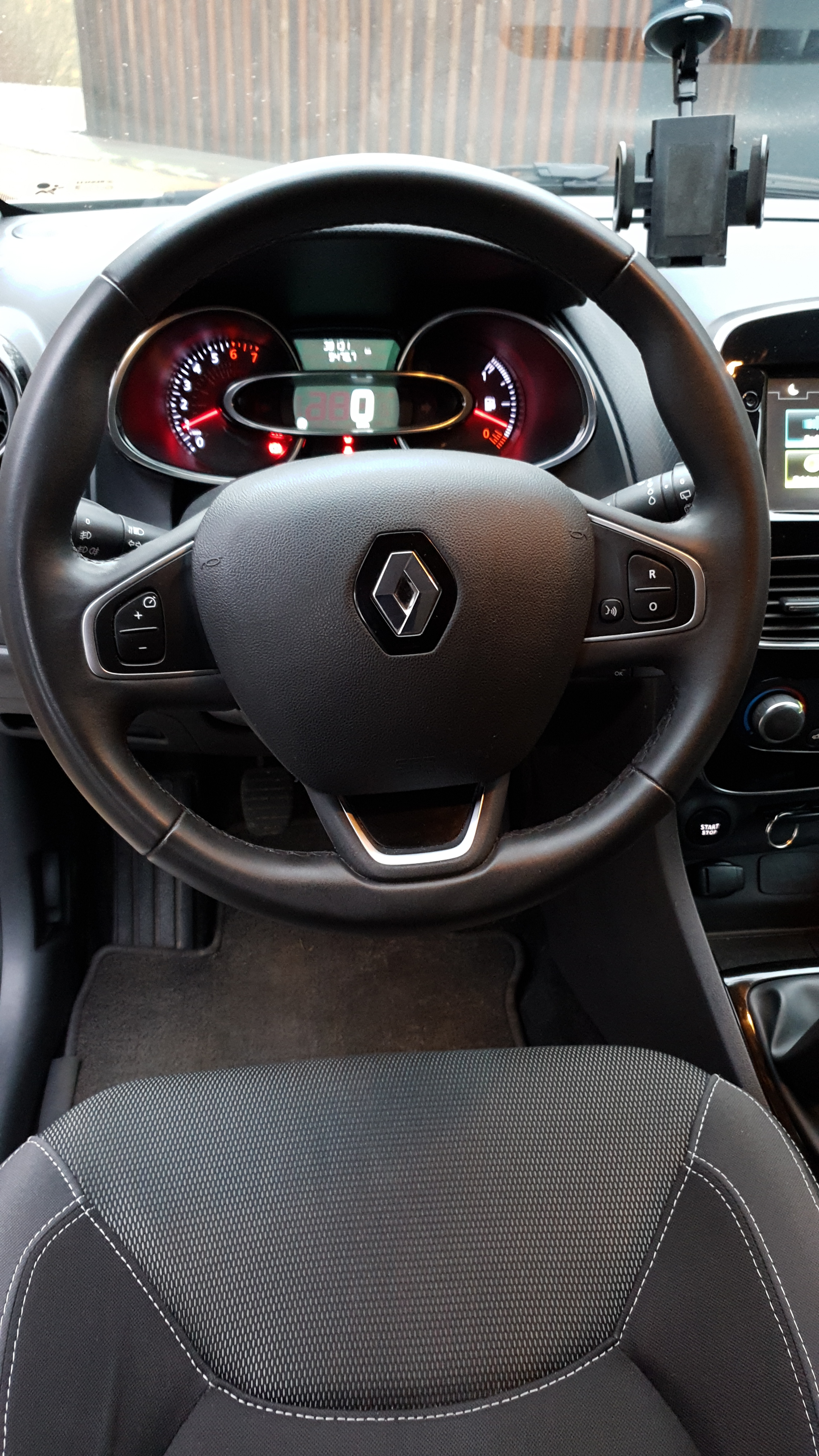 Hvid Renault Clio IV fra 2017