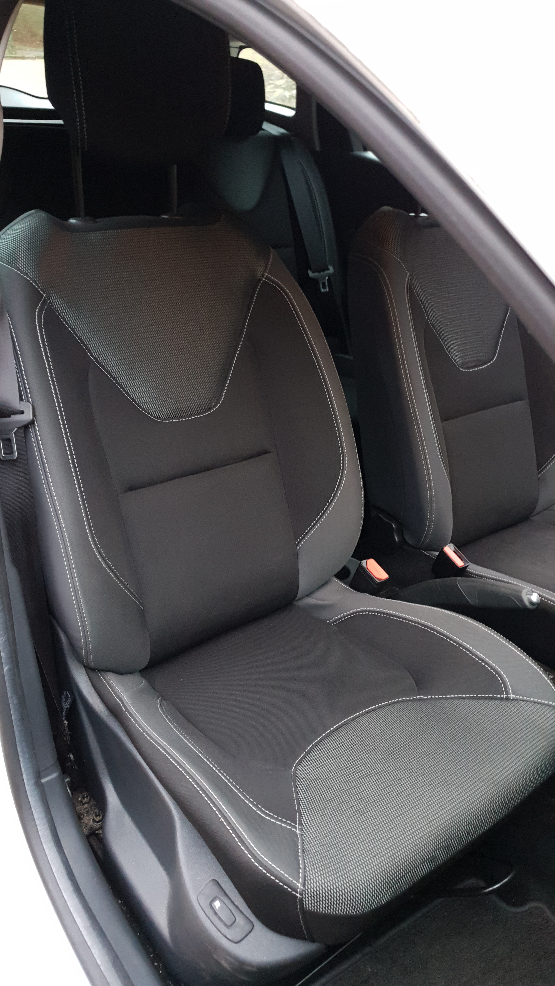 Hvid Renault Clio IV fra 2017