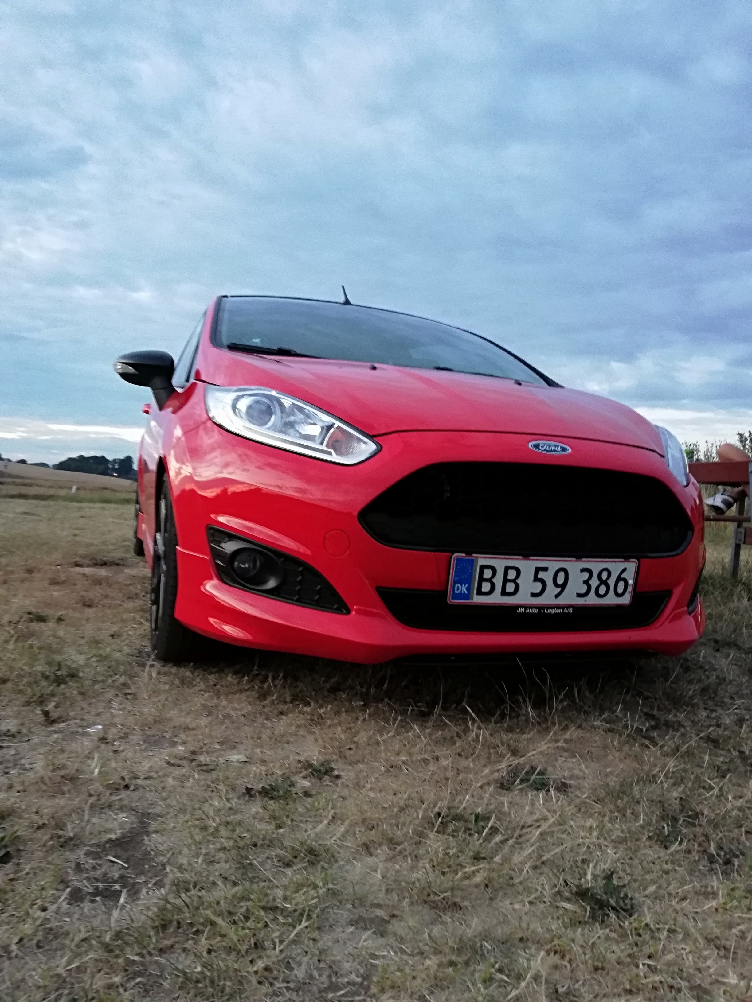 Rød Ford Fiesta fra 2016