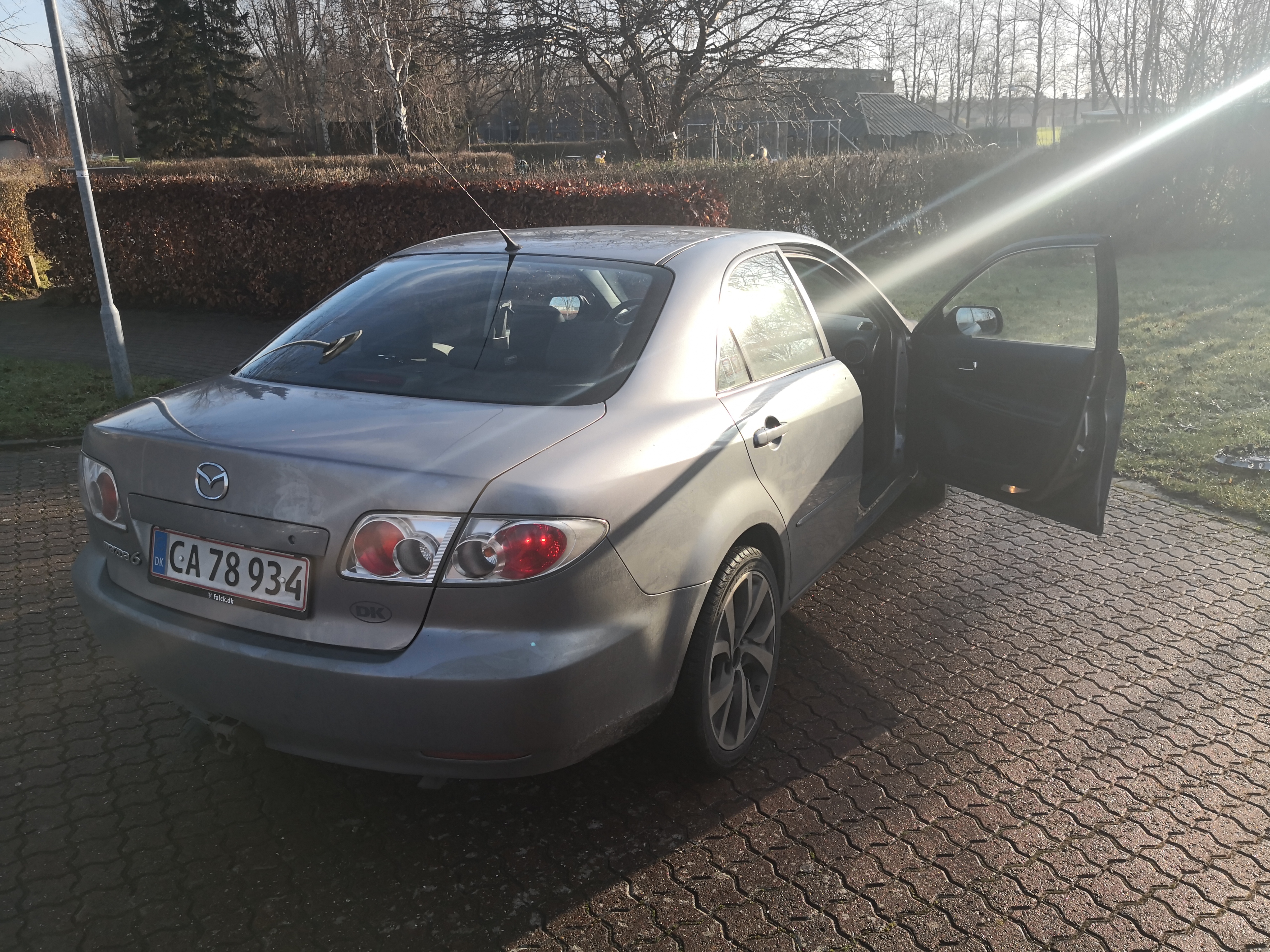 Grå Mazda 6 fra 2005