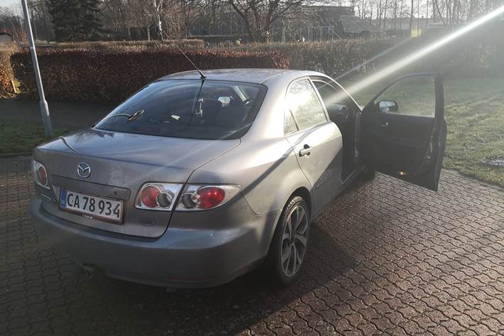 Grå Mazda 6 fra 2005