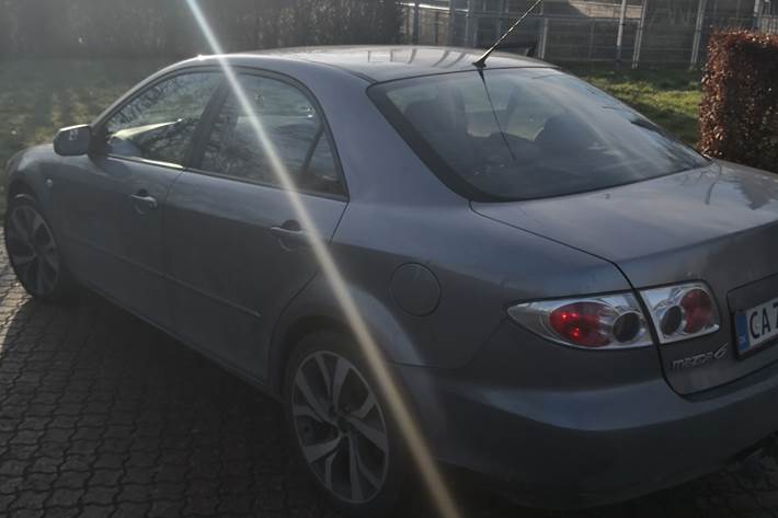 Grå Mazda 6 fra 2005