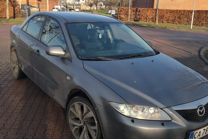 Grå Mazda 6 fra 2005