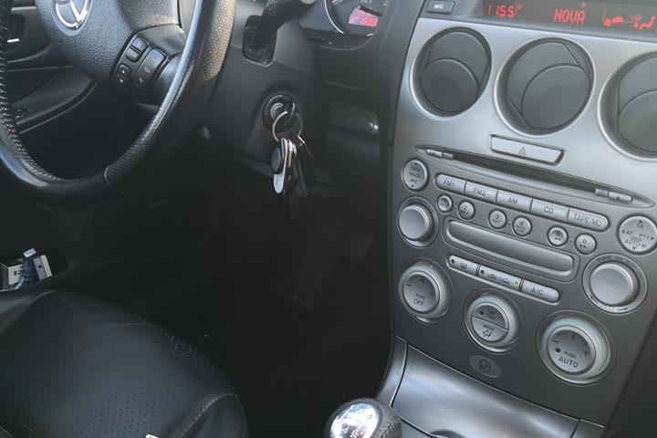 Grå Mazda 6 fra 2005