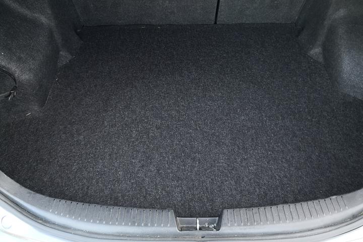 Grå Mazda 6 fra 2005