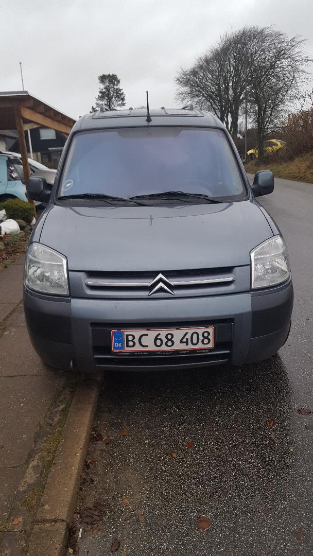Grå Citroën Berlingo fra 2006