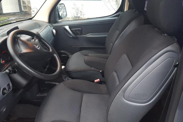 Grå Citroën Berlingo fra 2006