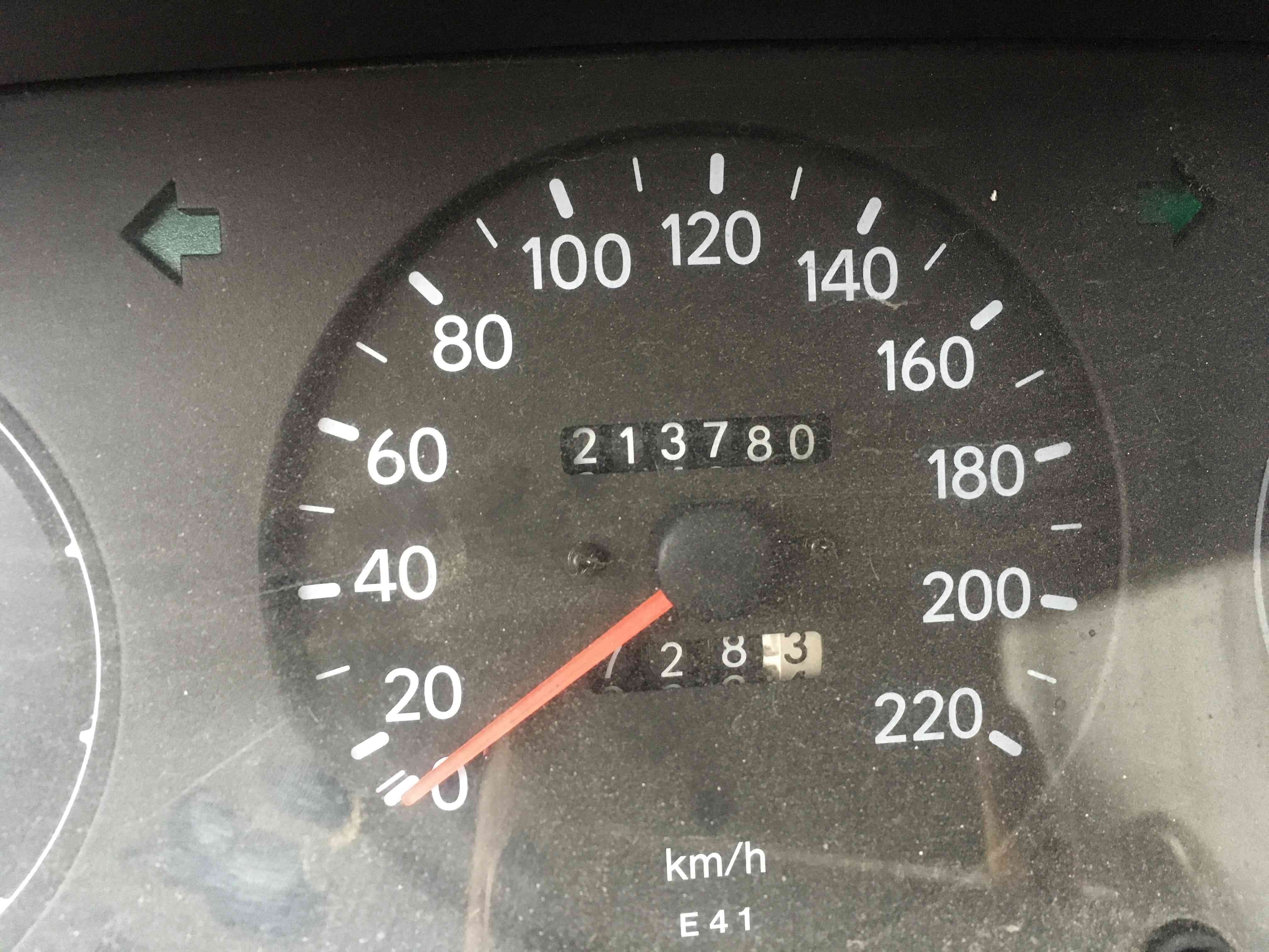 Rød Toyota Corolla fra 1995