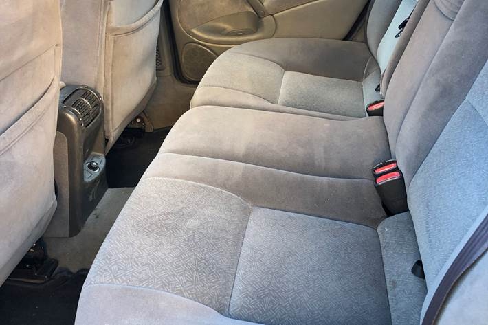 Blå Saab 9-5 fra 2000