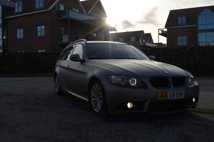 Sort BMW 320d fra 2008