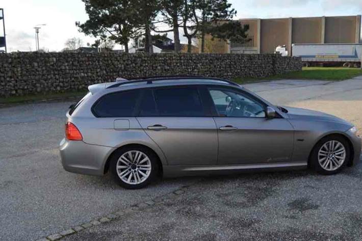 Sort BMW 320d fra 2008