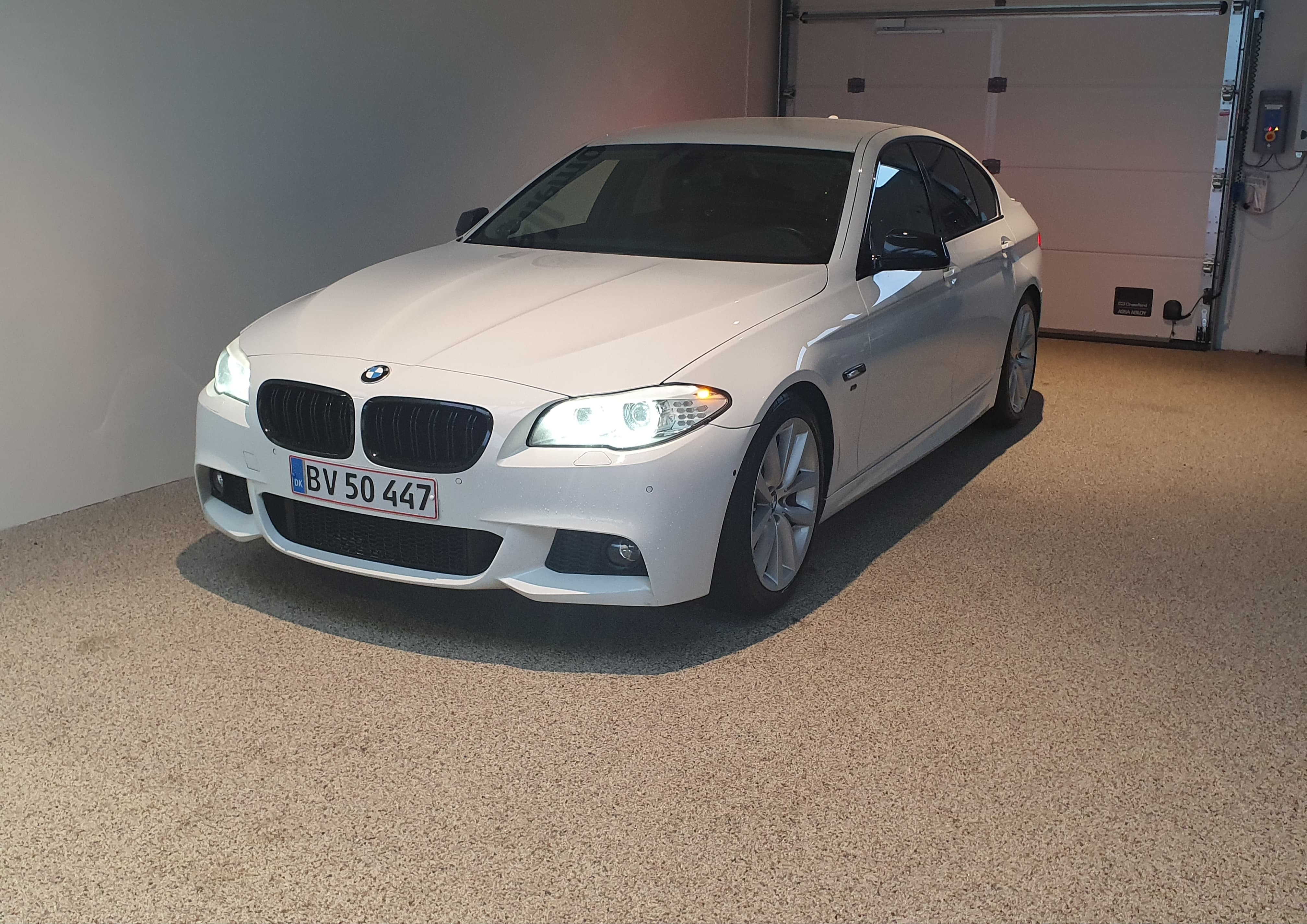 Hvid BMW 520d fra 2011