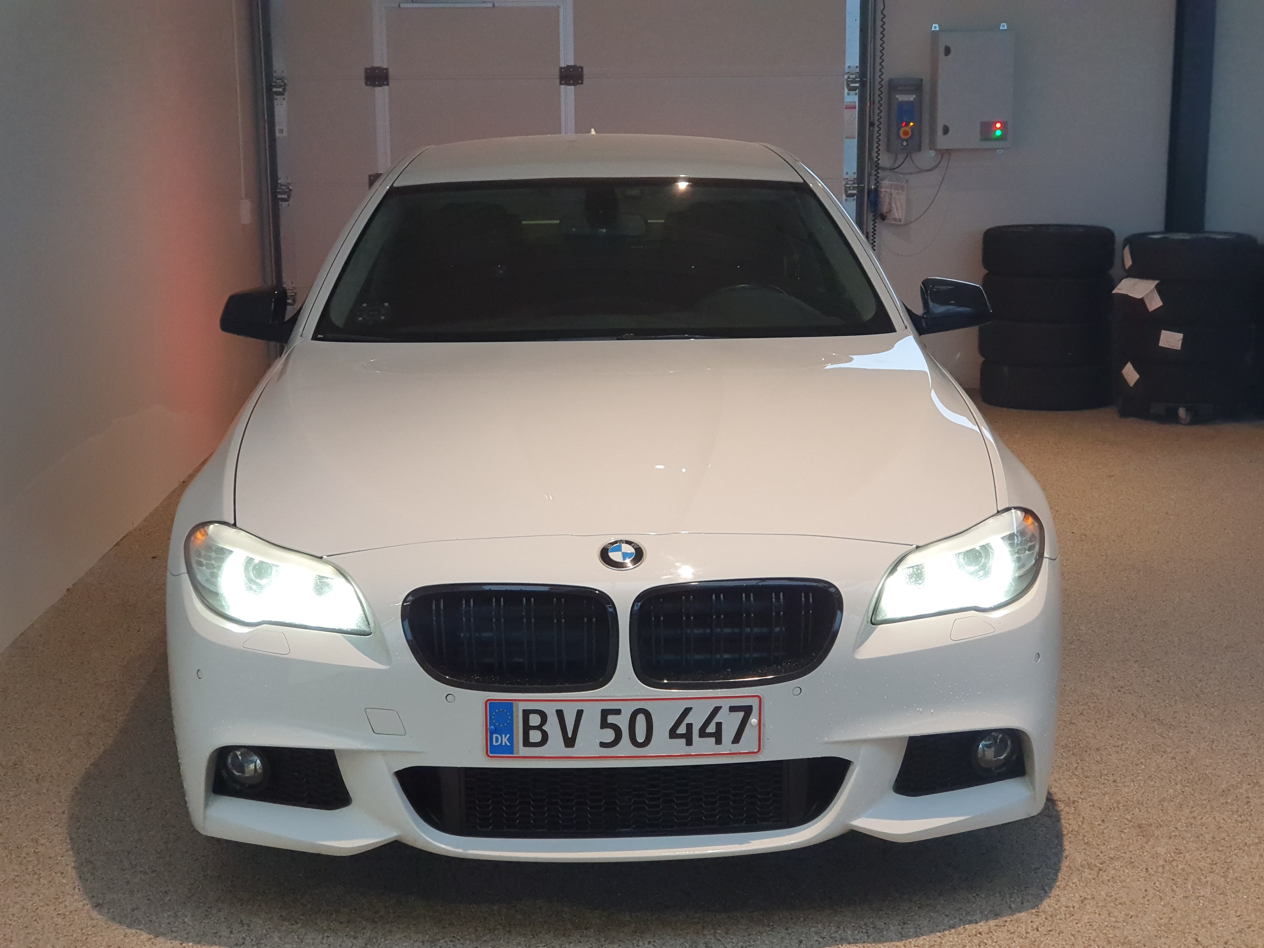 Hvid BMW 520d fra 2011
