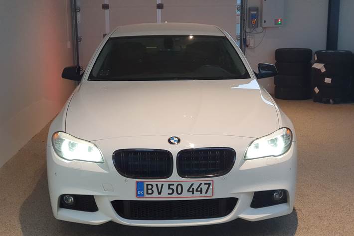 Hvid BMW 520d fra 2011