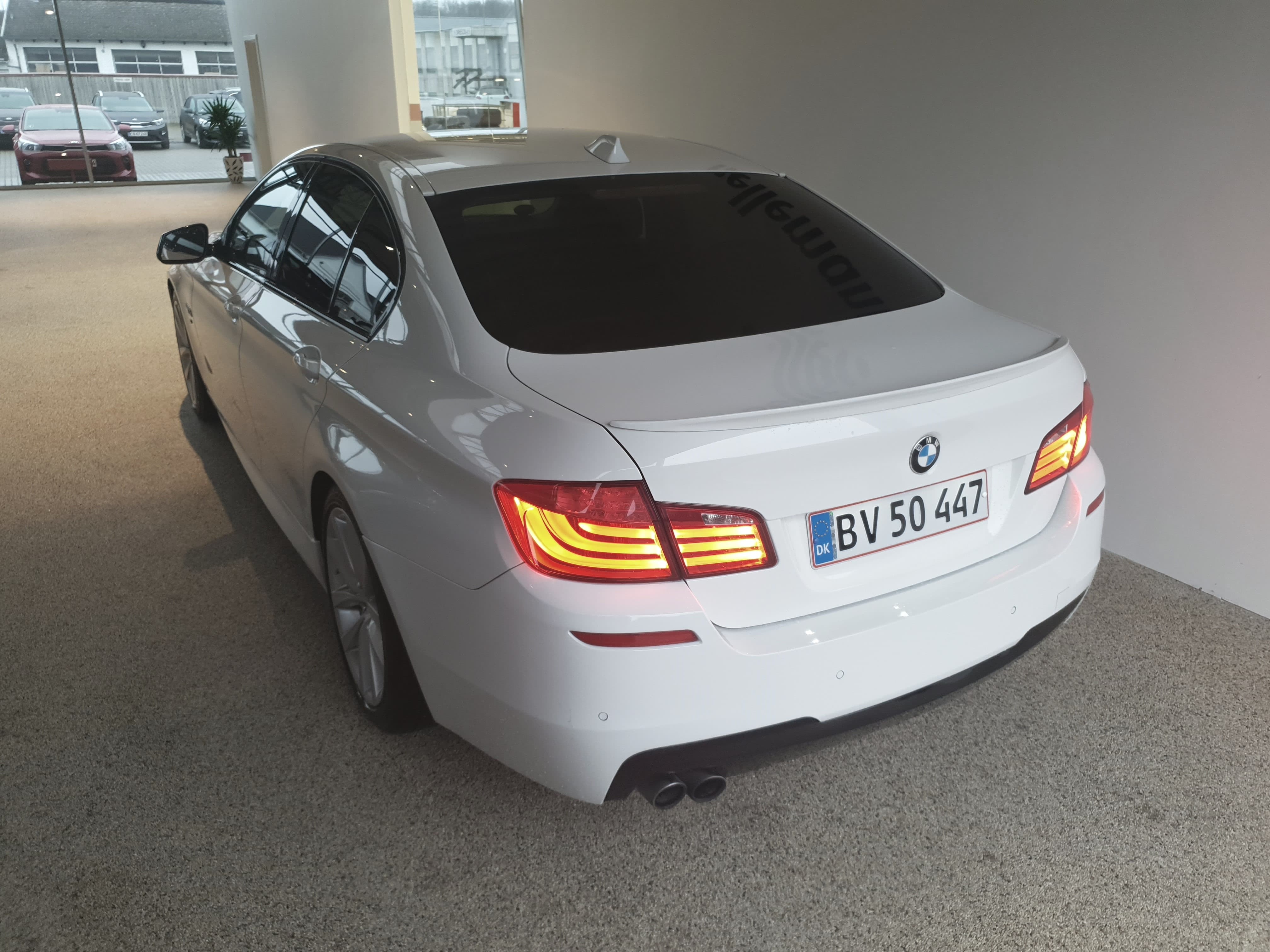 Hvid BMW 520d fra 2011