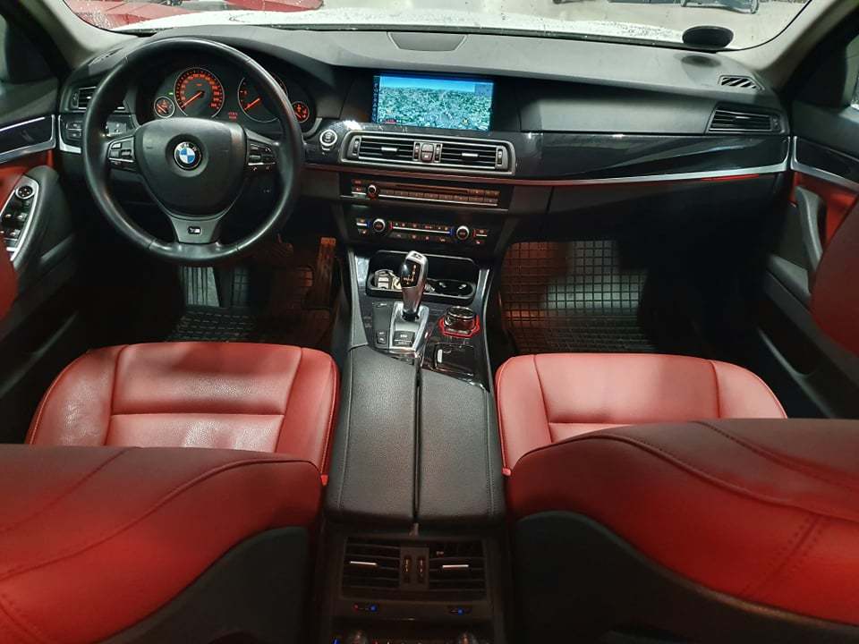 Hvid BMW 520d fra 2011