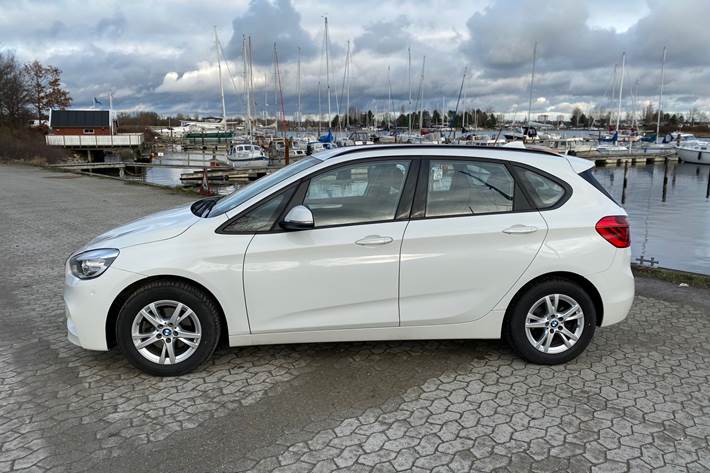 Hvid BMW 218d fra 2016