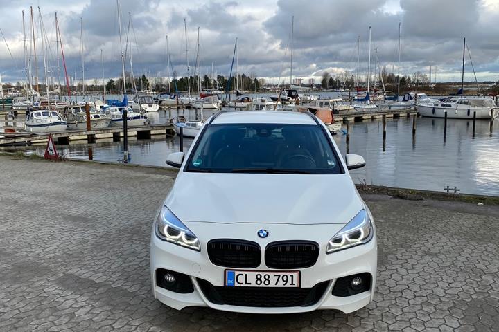 Hvid BMW 218d fra 2016
