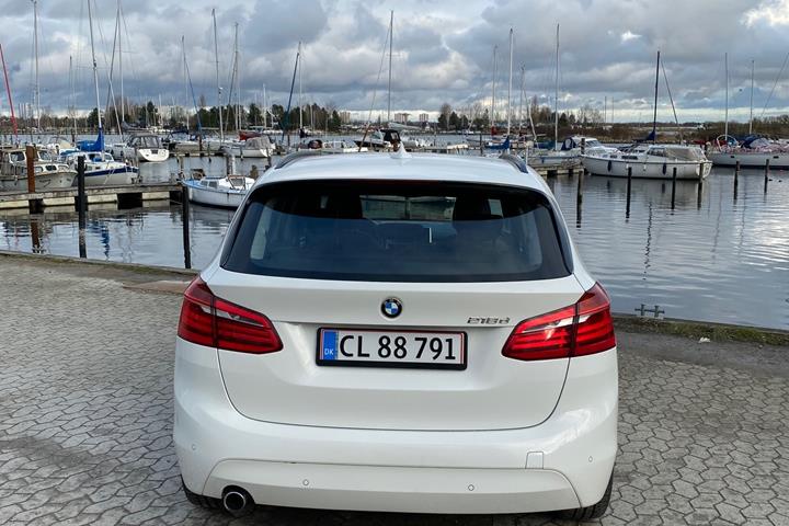 Hvid BMW 218d fra 2016