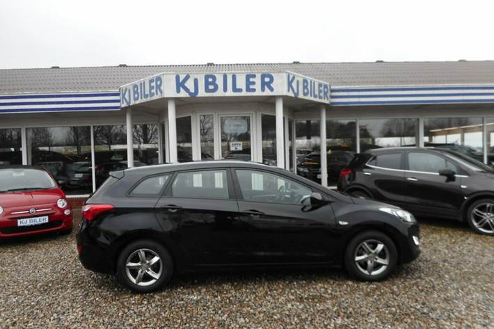 Grå Hyundai i30 fra 2016