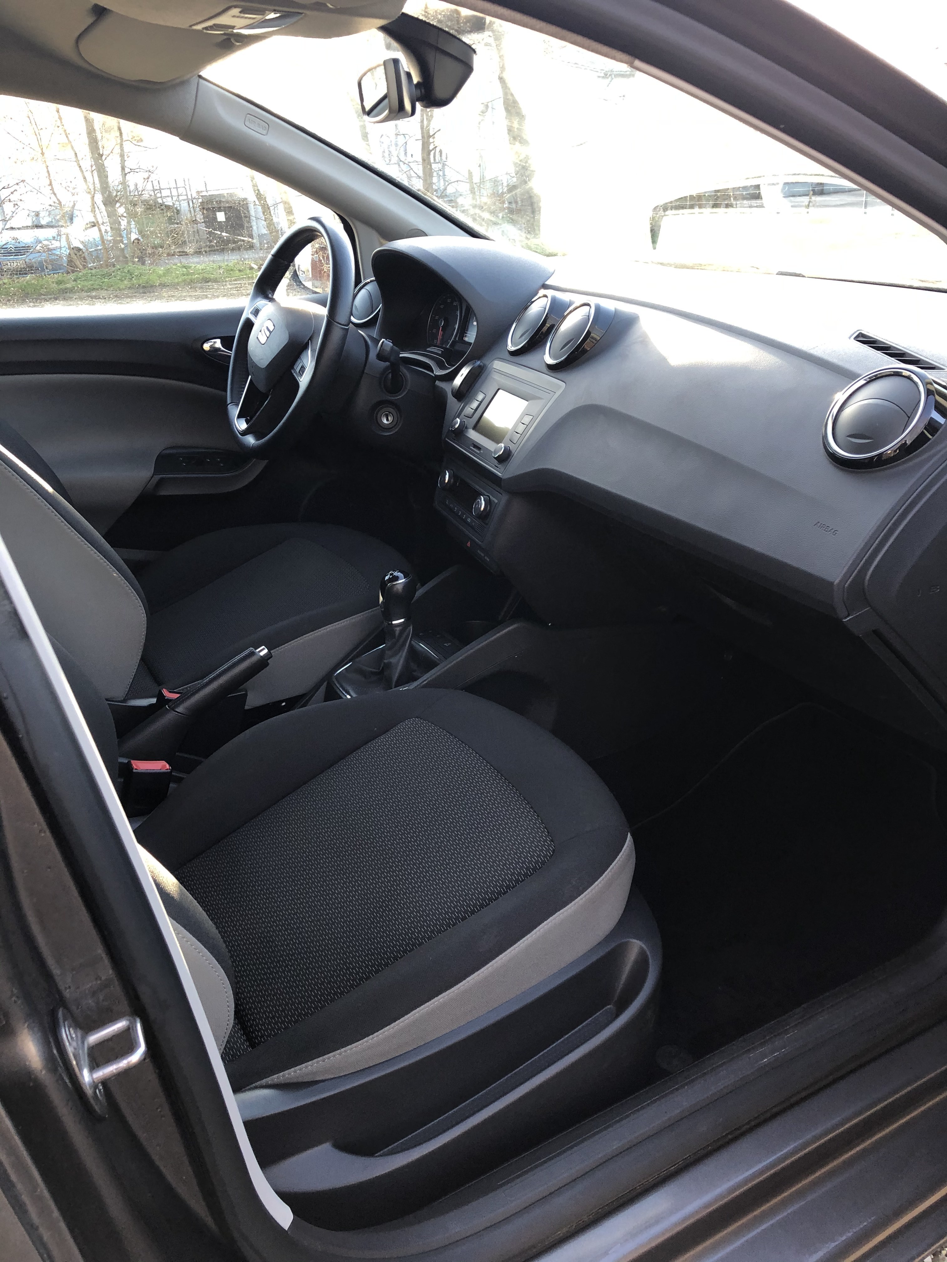 Grå Seat Ibiza fra 2016