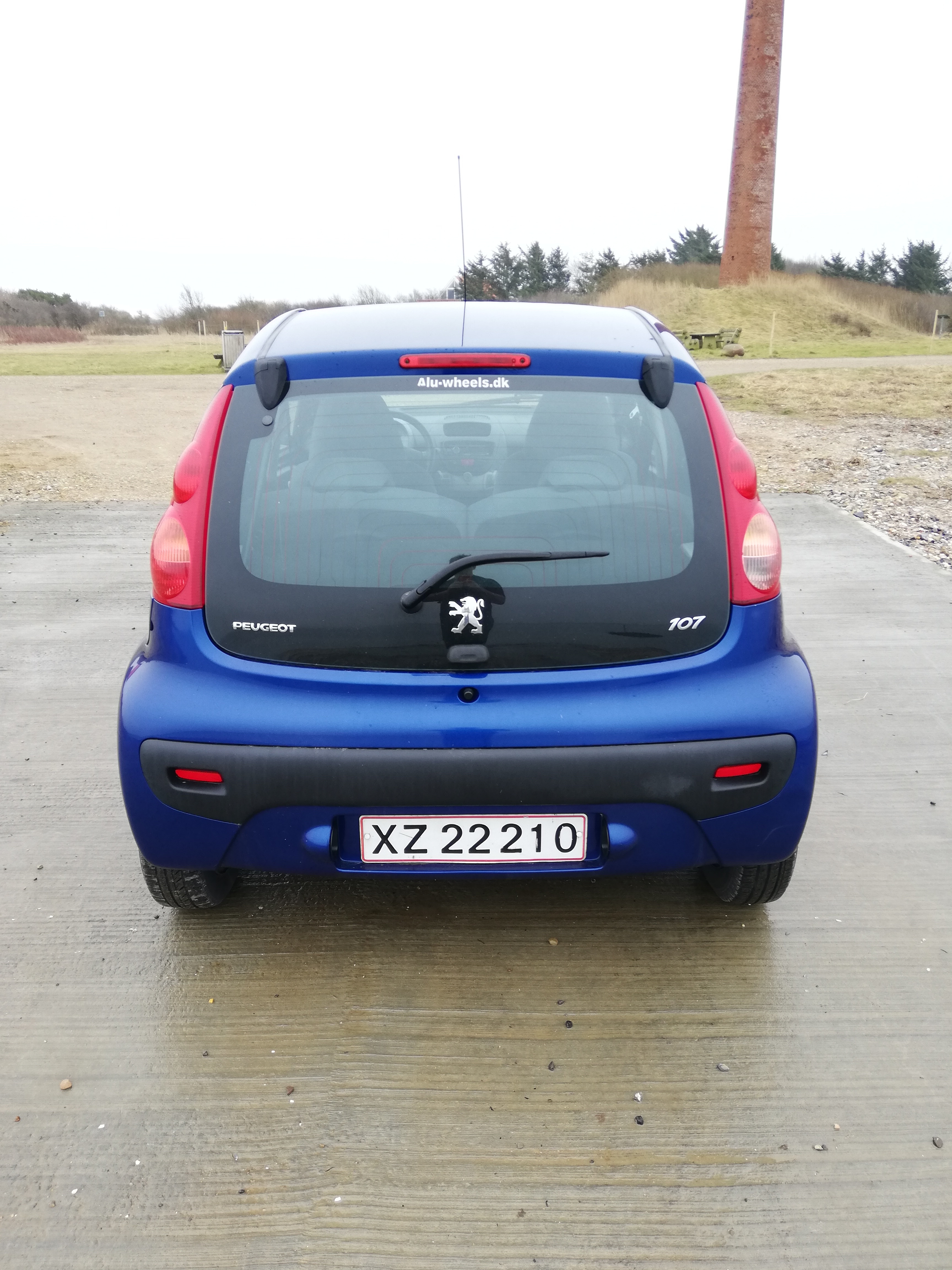 Blå Peugeot 107 fra 2007
