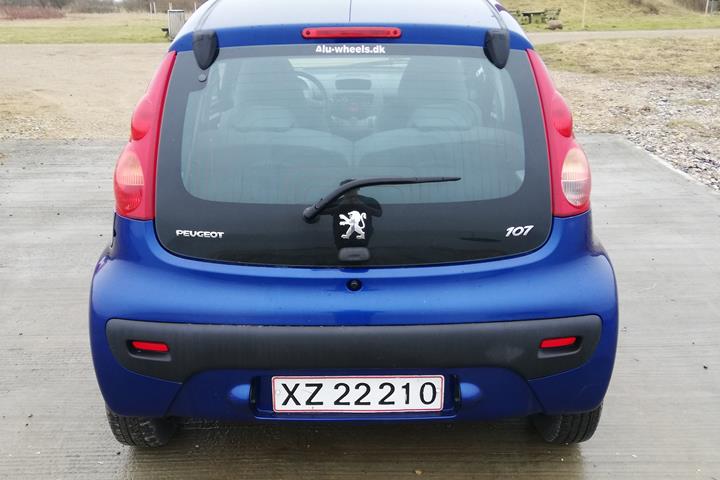 Blå Peugeot 107 fra 2007