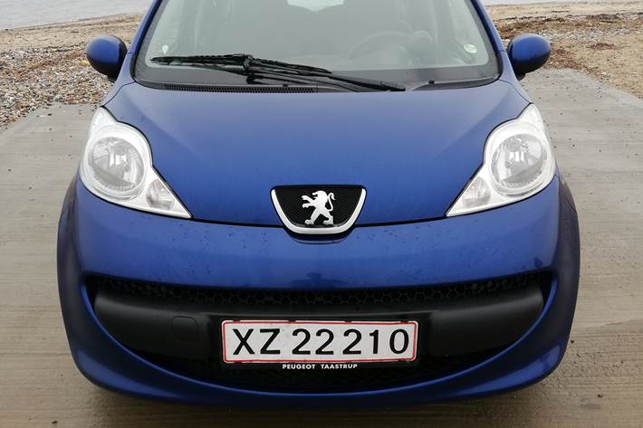 Blå Peugeot 107 fra 2007