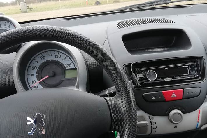 Blå Peugeot 107 fra 2007