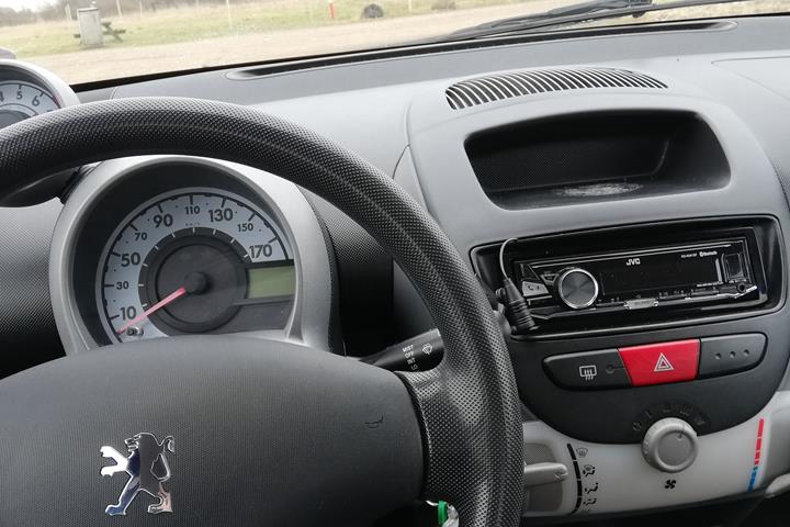 Blå Peugeot 107 fra 2007
