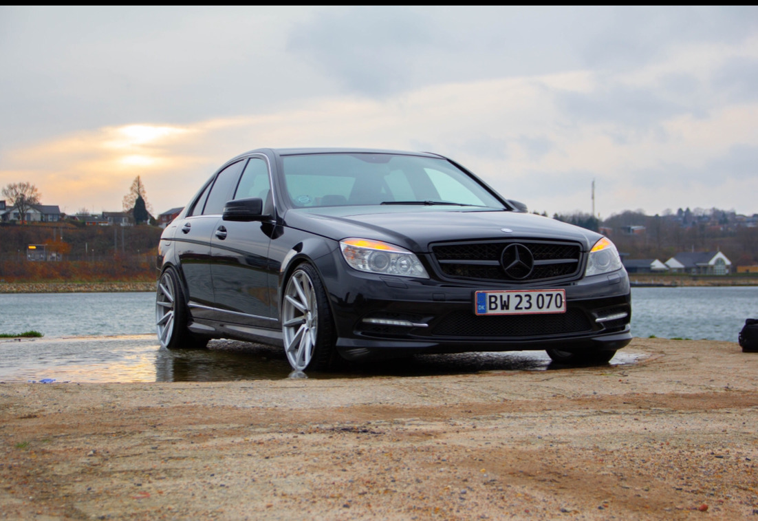 Sort Mercedes C350 fra 2010