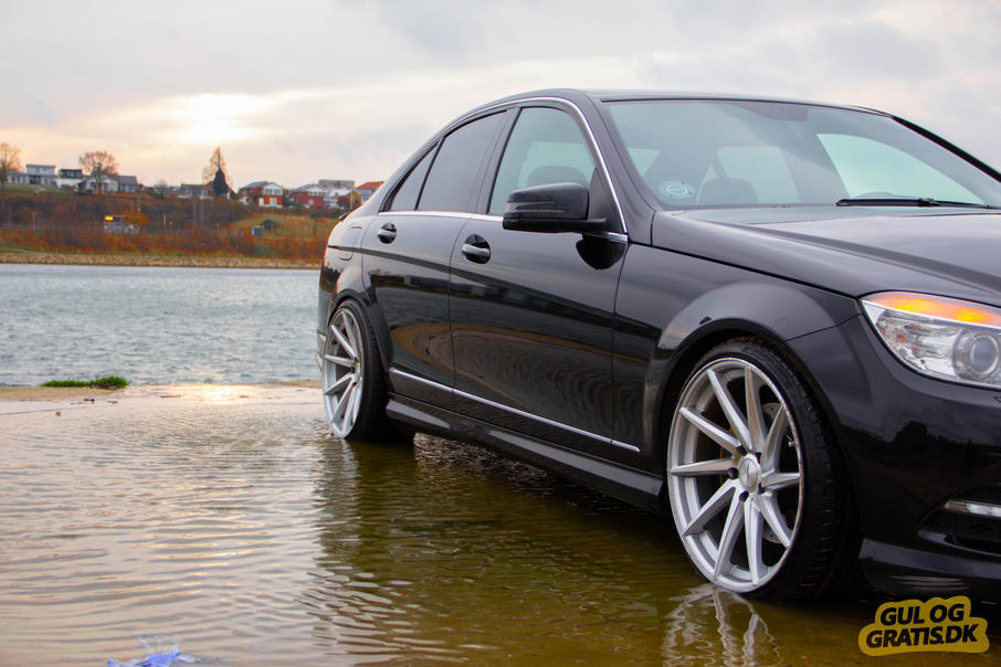 Sort Mercedes C350 fra 2010