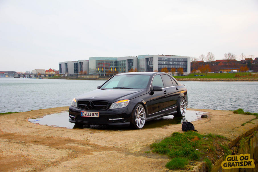 Sort Mercedes C350 fra 2010