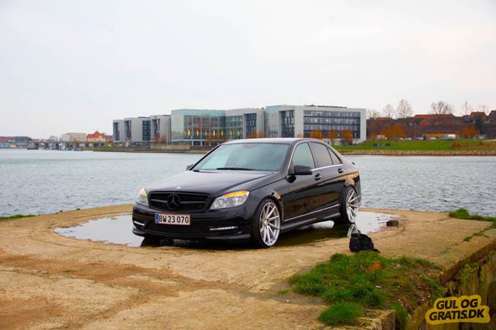 Sort Mercedes C350 fra 2010