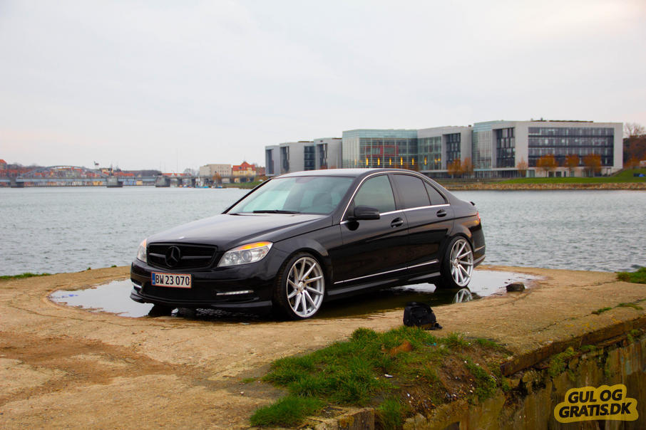 Sort Mercedes C350 fra 2010