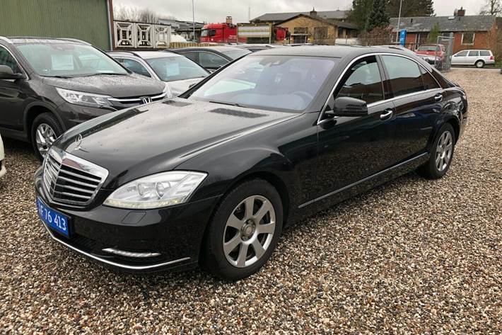 Grå Mercedes S350 fra 2012