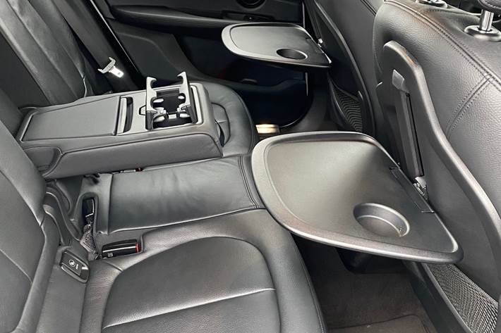 Hvid BMW 218d fra 2016