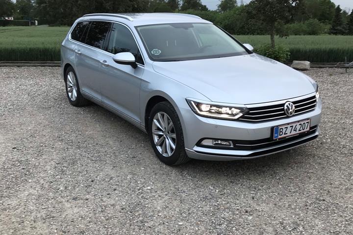 Grå VW Passat fra 2016