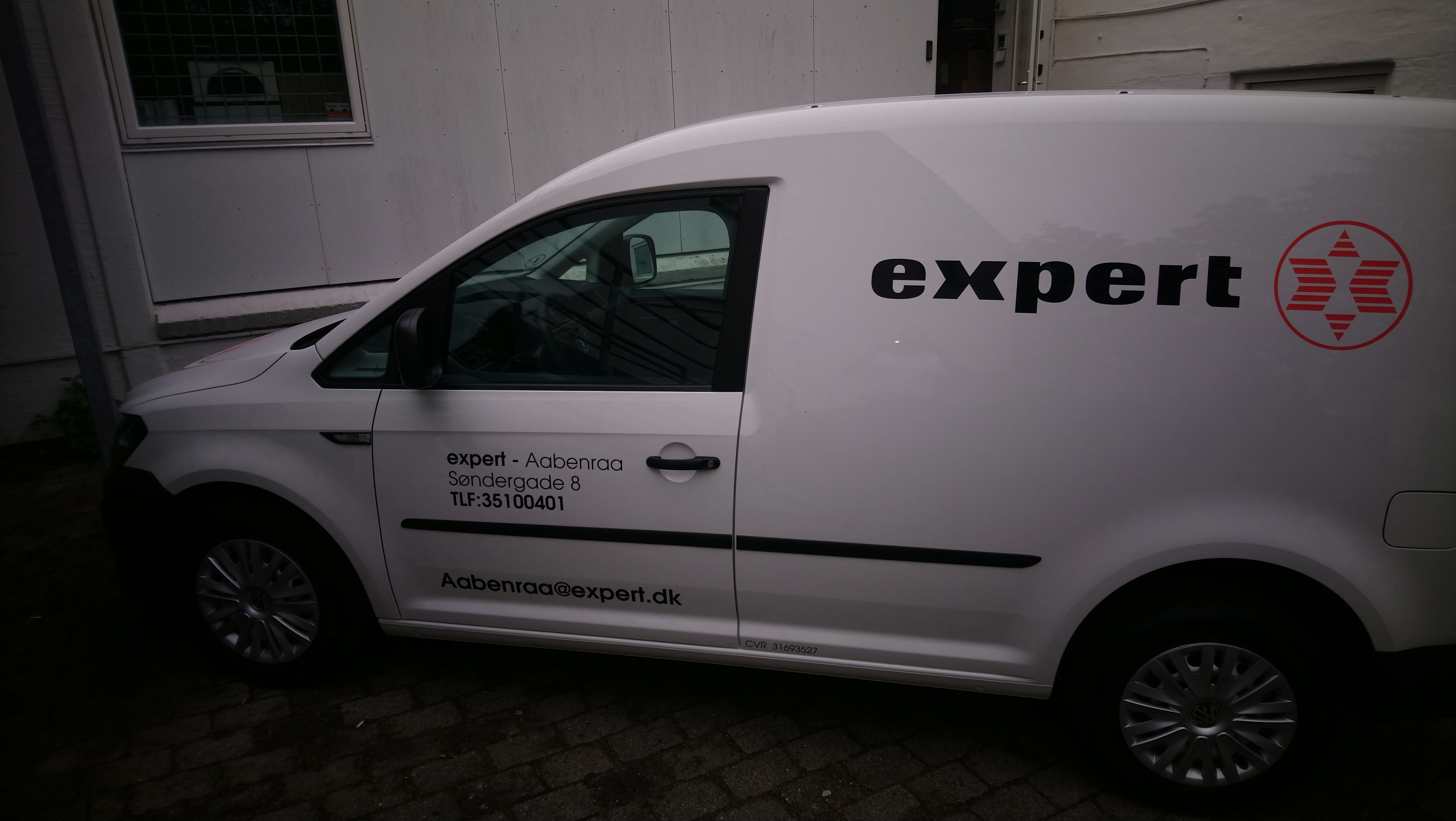 Hvid VW Caddy fra 2019