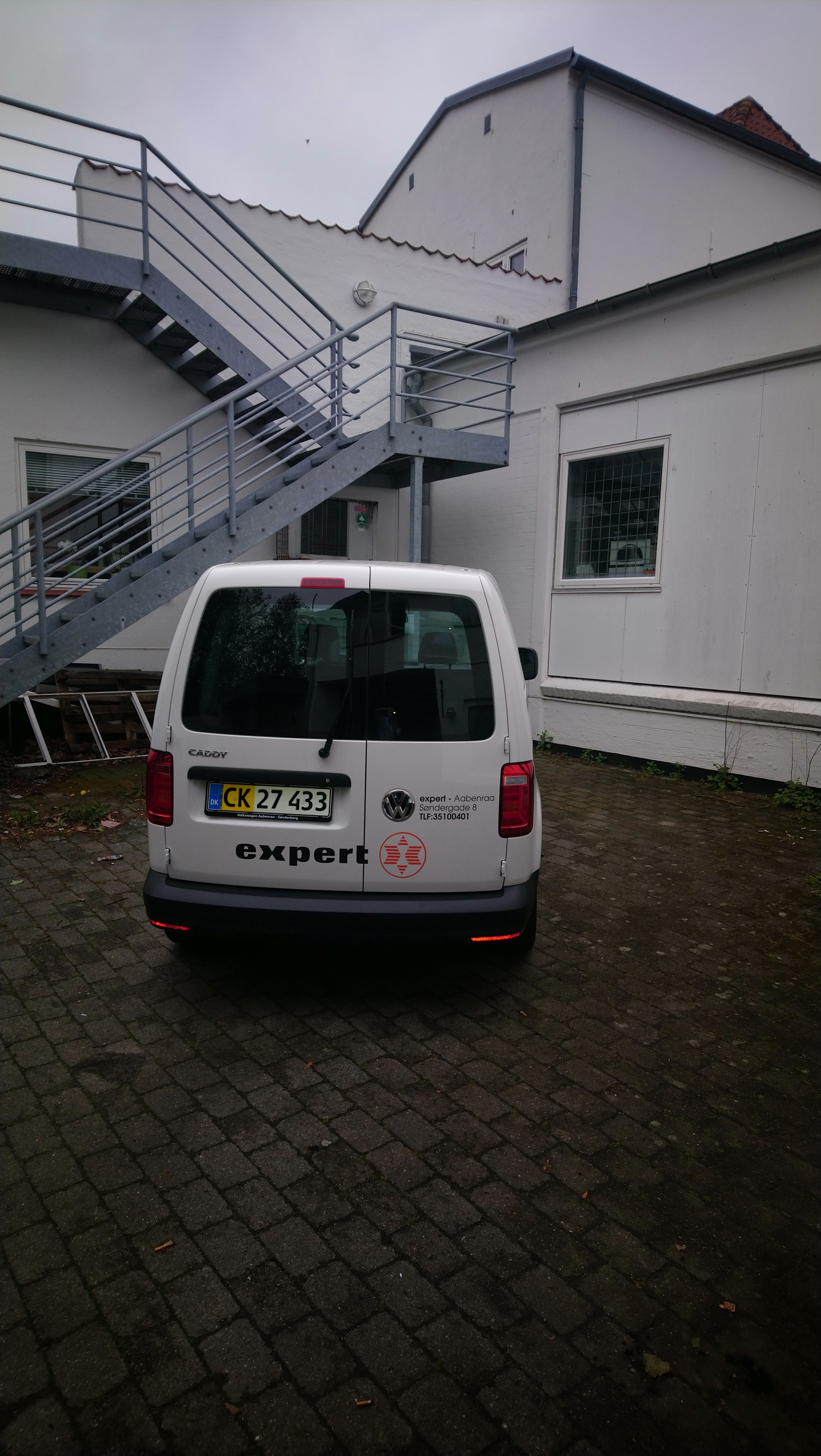 Hvid VW Caddy fra 2019