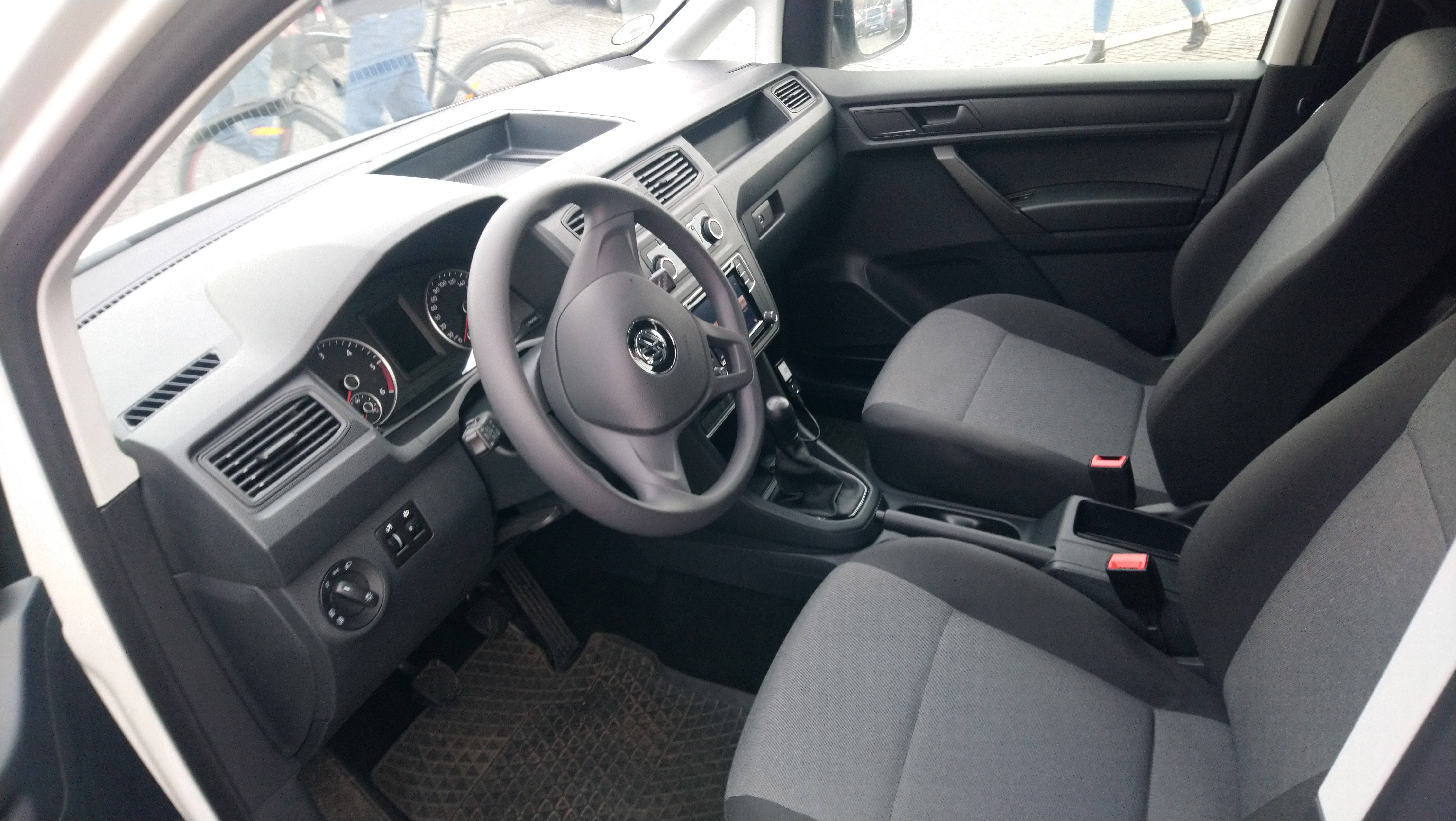 Hvid VW Caddy fra 2019