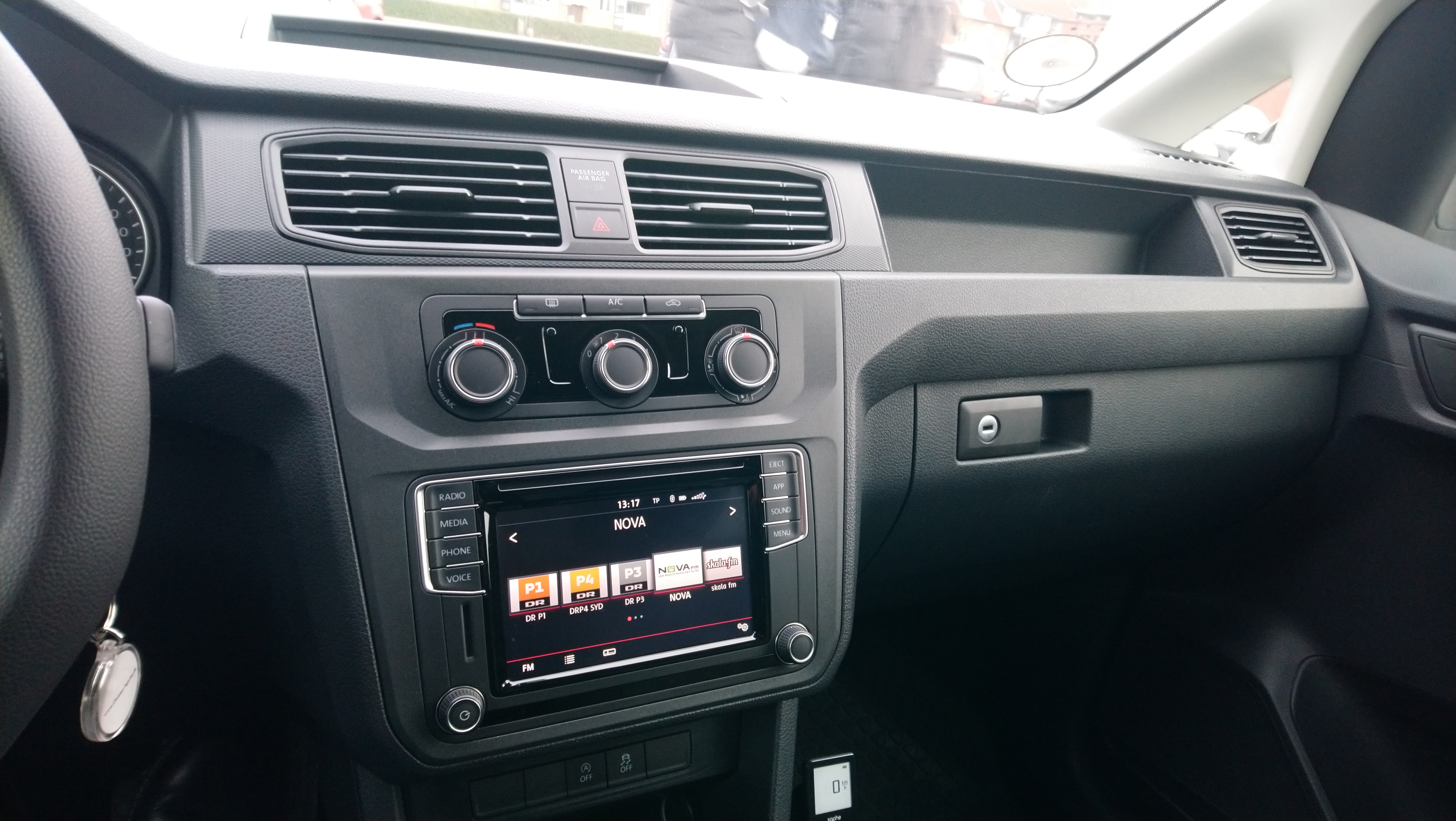 Hvid VW Caddy fra 2019